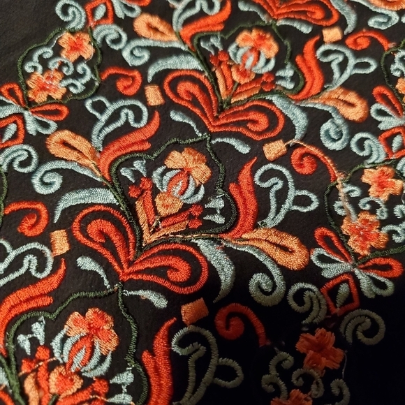 Floral Embroidered Black Women's Tank Top Size Small - Picture 2 of 7